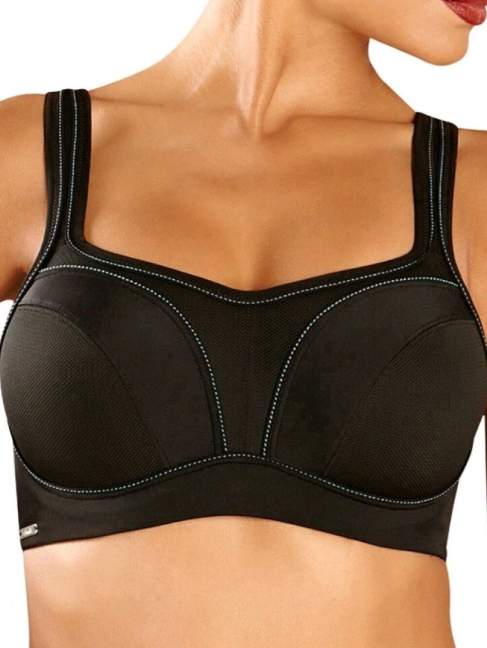 Chantelle C29410 High Impact Breathable Convertible Sports Bra Black Size 34DDD.
